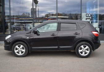 Подержанный автомобиль Nissan Qashqai 2011 года (8 фото)