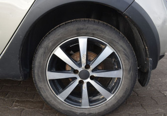 Подержанный автомобиль Renault Sandero 2018 года (9 фото)