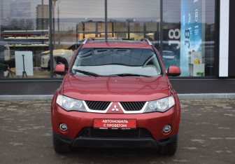 Подержанный автомобиль Mitsubishi Outlander 2008 года (2 фото)