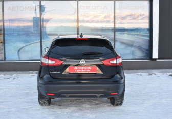 Подержанный автомобиль Nissan Qashqai 2017 года (6 фото)