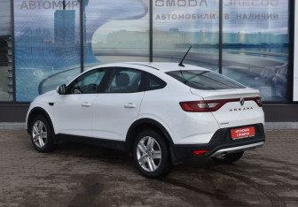Подержанный автомобиль Renault Arkana 2019 года (7 фото)