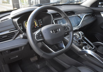 Подержанный автомобиль Geely Atlas Pro 2022 года (15 фото)