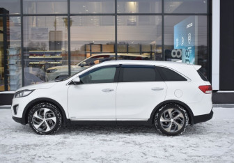Подержанный автомобиль Kia Sorento 2016 года (8 фото)