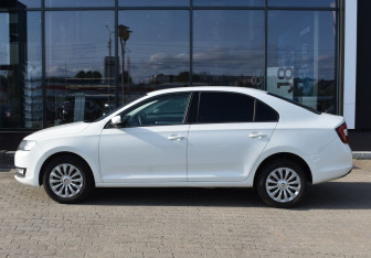 Подержанный автомобиль Skoda Rapid Liftback 2019 года (8 фото)