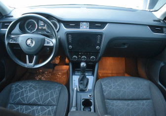 Подержанный автомобиль Skoda Octavia Liftback 2020 года (12 фото)