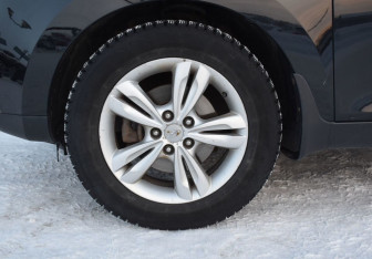 Подержанный автомобиль Hyundai ix35 2011 года (9 фото)