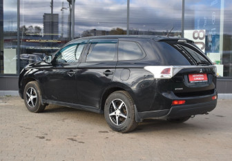 Подержанный автомобиль Mitsubishi Outlander 2012 года (7 фото)