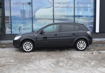 Подержанный автомобиль Opel Astra Hatchback 2011 года (8 фото)