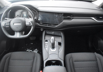 Подержанный автомобиль Haval F7 2019 года (12 фото)