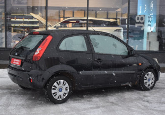 Подержанный автомобиль Ford Fiesta Hatchback 2007 года (5 фото)