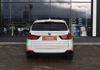 Подержанный автомобиль BMW X5 2014 года (8 фото)