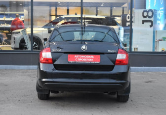 Подержанный автомобиль Skoda Rapid Liftback 2014 года (6 фото)