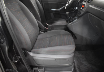 Подержанный автомобиль Ford C-MAX 2007 года (10 фото)