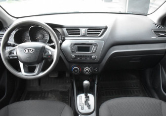 Подержанный автомобиль Kia Rio Sedan 2013 года (12 фото)