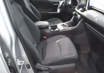 Подержанный автомобиль Toyota RAV4 2021 года (10 фото)
