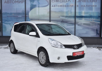 Подержанный автомобиль Nissan Note 2013 года (3 фото)