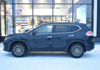 Подержанный автомобиль Nissan X-Trail 2017 года (8 фото)