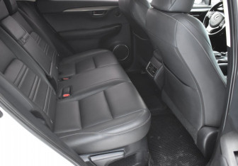 Подержанный автомобиль Lexus NX 2015 года (11 фото)