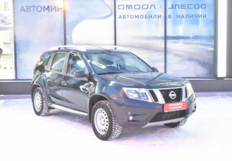 Подержанный автомобиль Nissan Terrano 2017 года (3 фото)