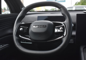 Подержанный автомобиль Omoda C7 2025 года (13 фото)